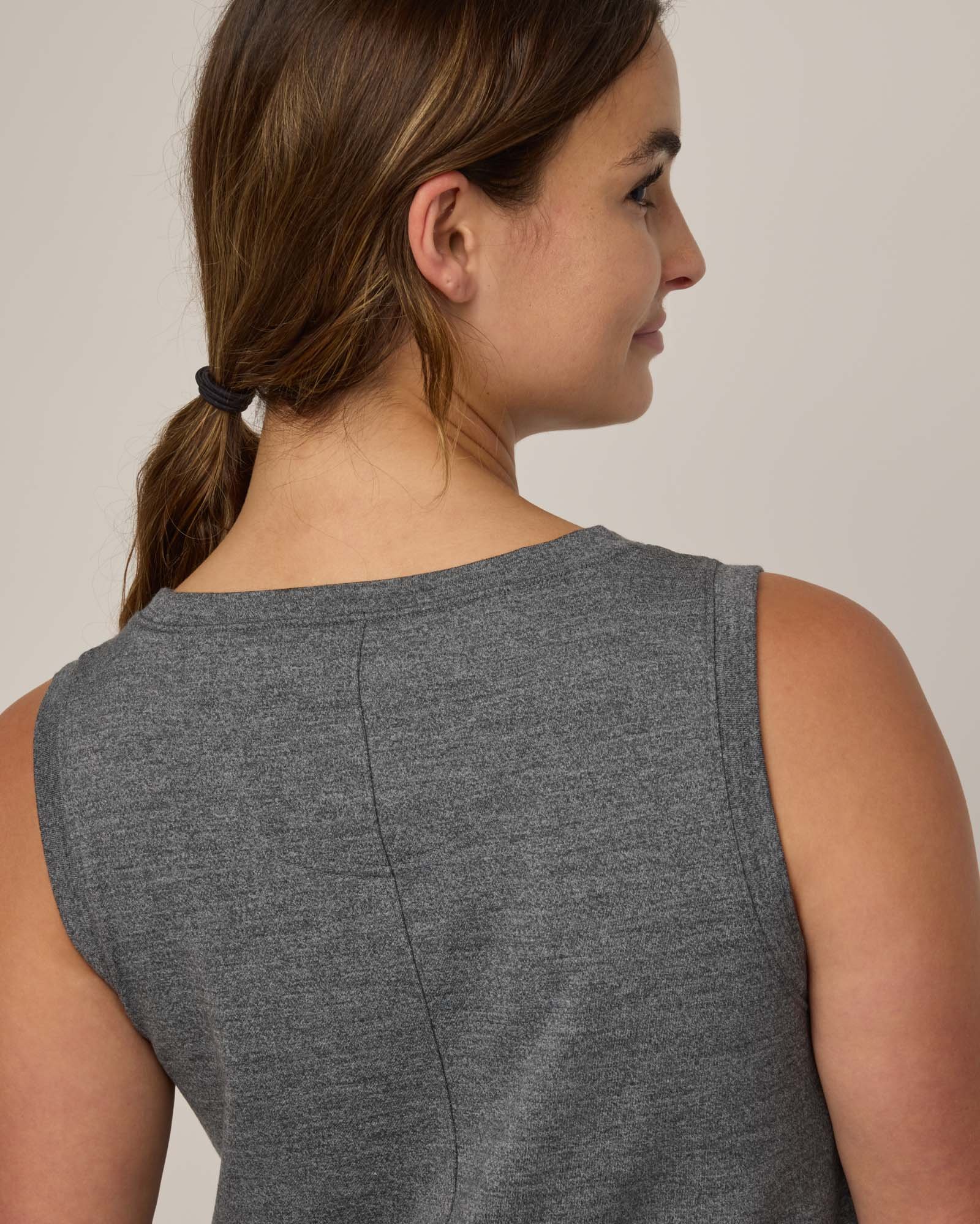 20220916_wooland_00704_SierraTankDress_CharcoalHeather-LR