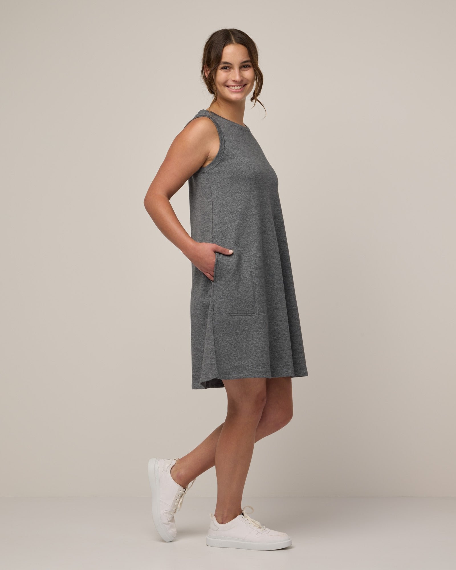 20220916_wooland_00715_SierraTankDress_CharcoalHeather-LR